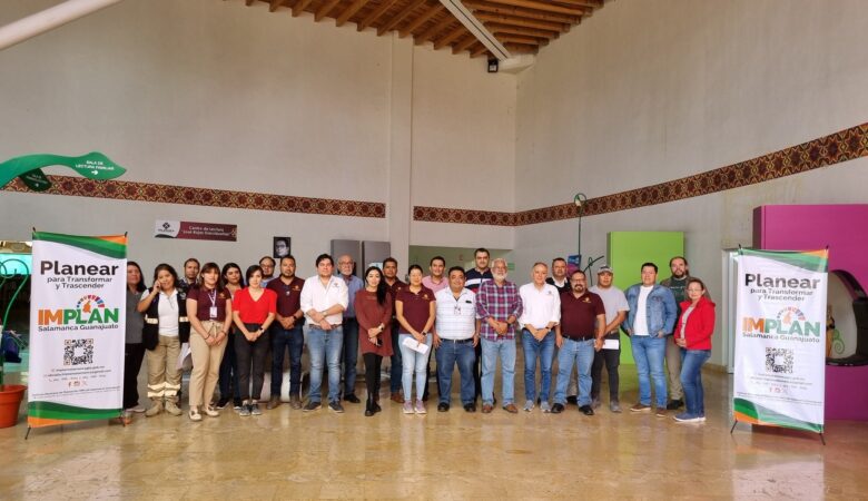 Mesas con funcionarios